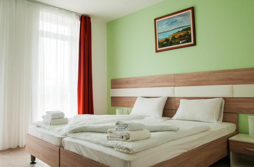 Hotel Pallone バラトンフレド 部屋 写真