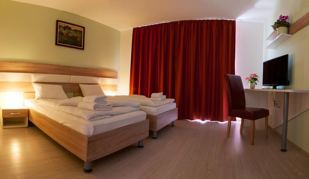 Hotel Pallone バラトンフレド 部屋 写真